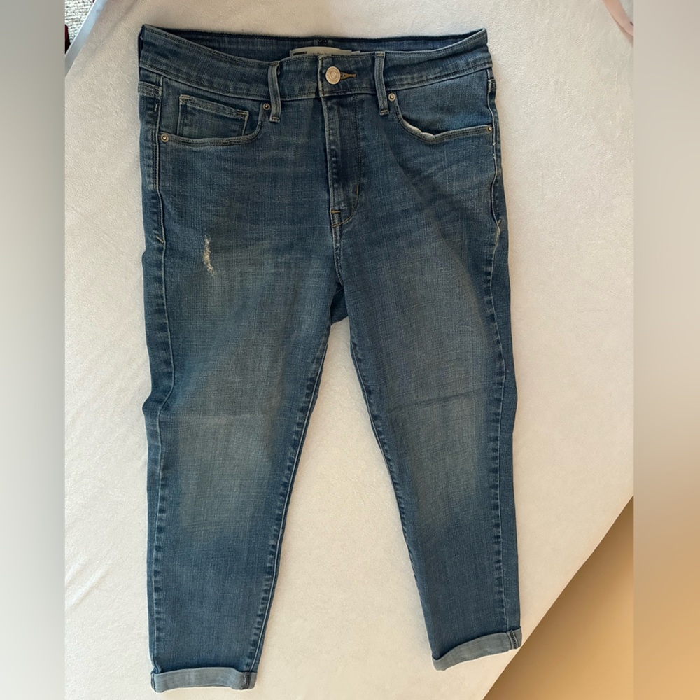 Levi’s Mid Rise Cuffed Jeans - Picture 2 of 8